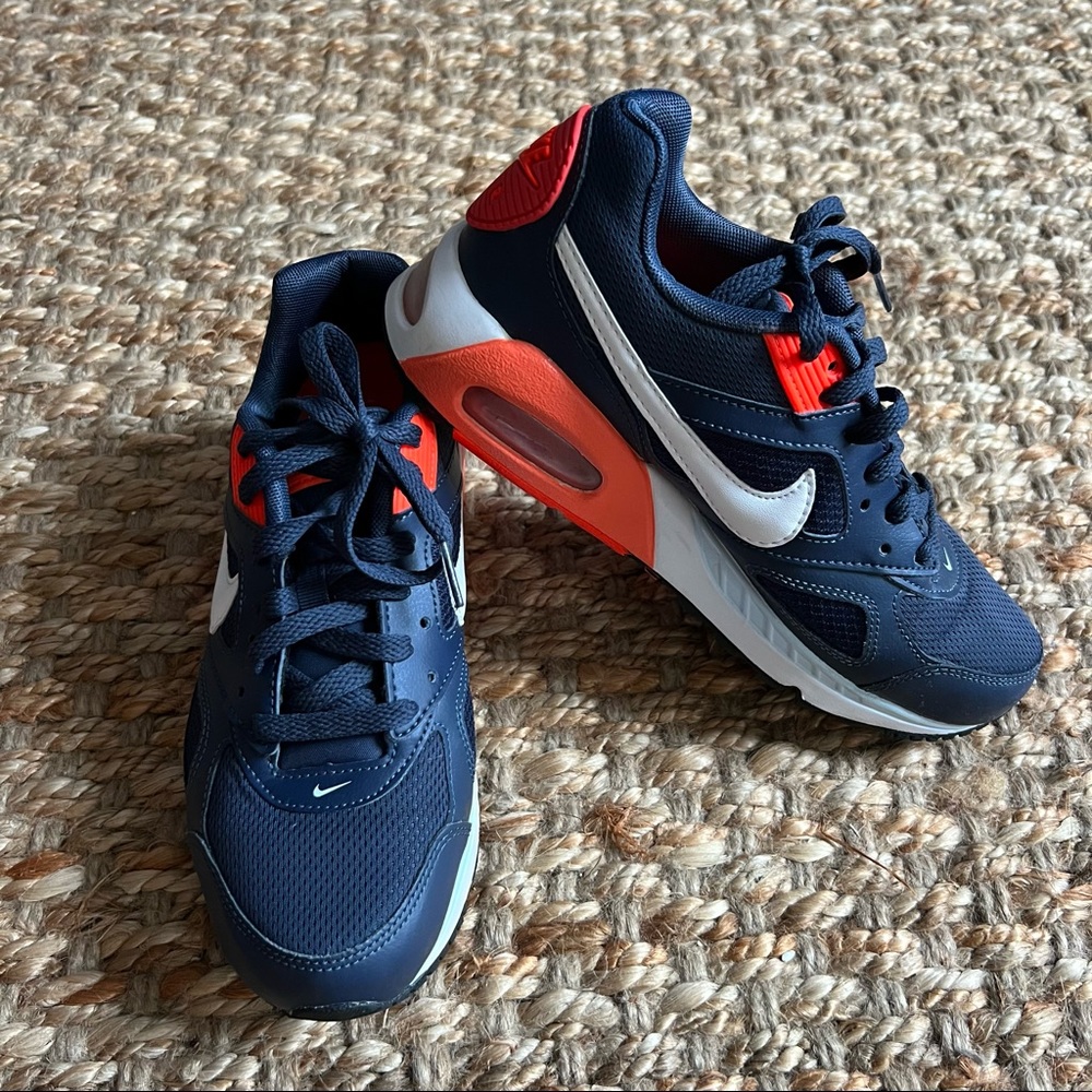 Nike Women's Air Max IVO
